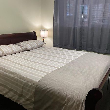 1 Bedroom Suite In Langford. Victoria Esterno foto