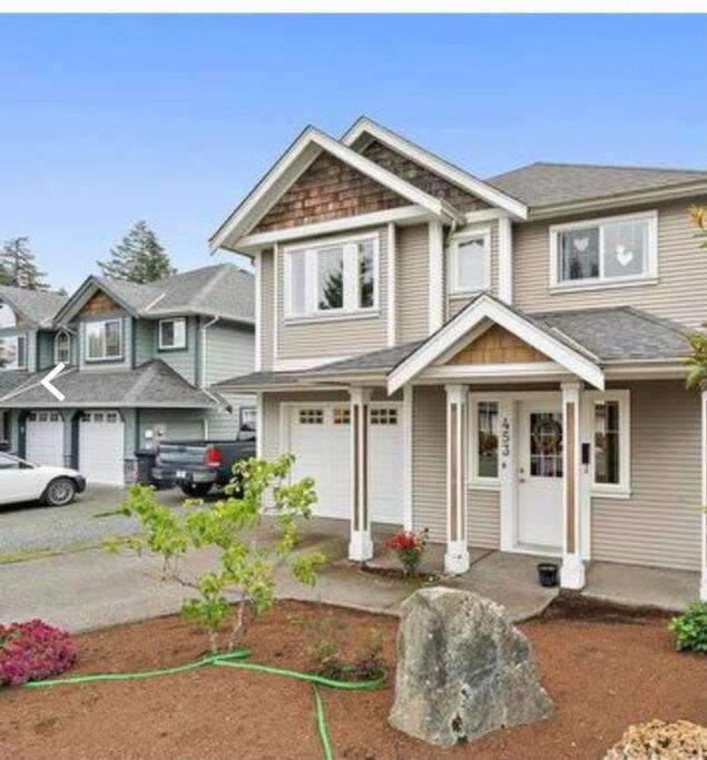 1 Bedroom Suite In Langford. Victoria Esterno foto