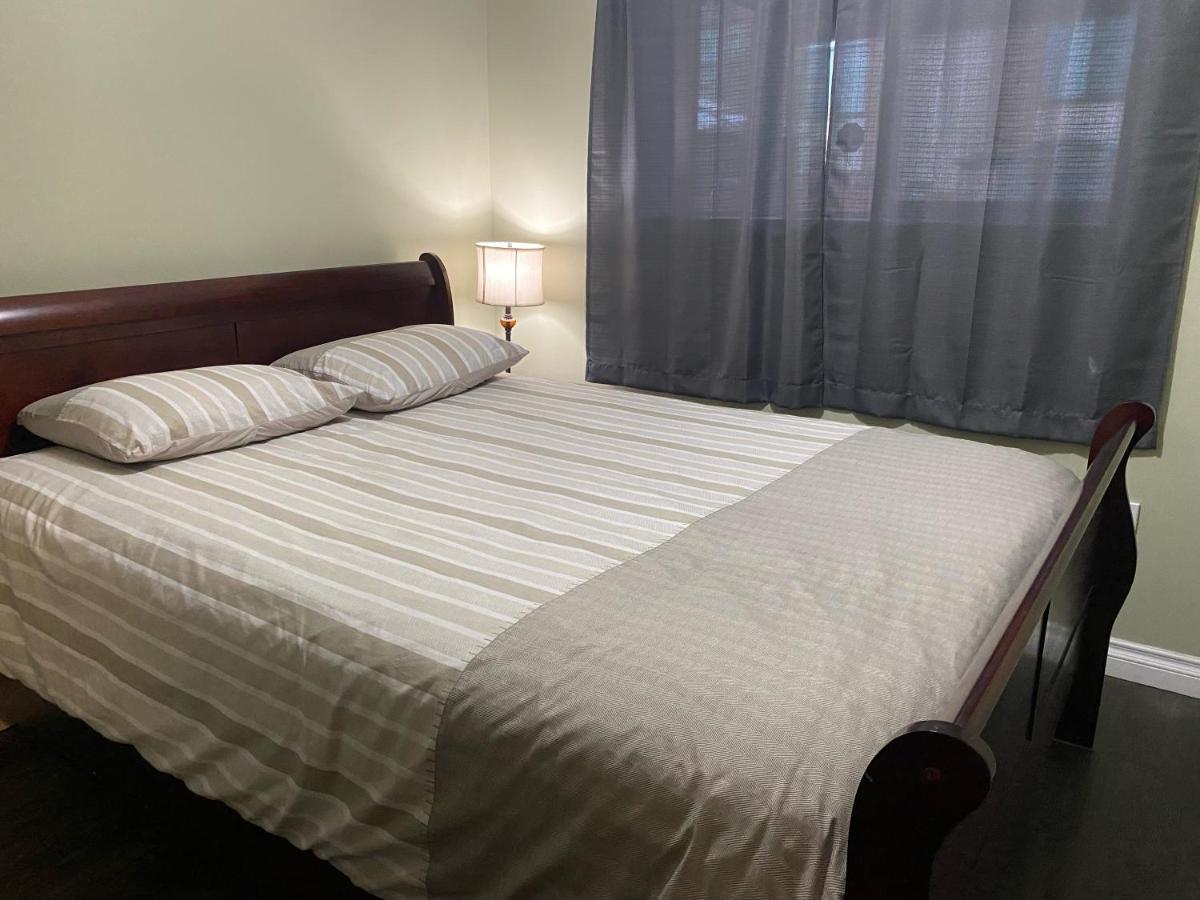 1 Bedroom Suite In Langford. Victoria Esterno foto