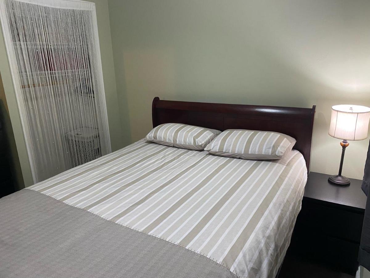1 Bedroom Suite In Langford. Victoria Esterno foto