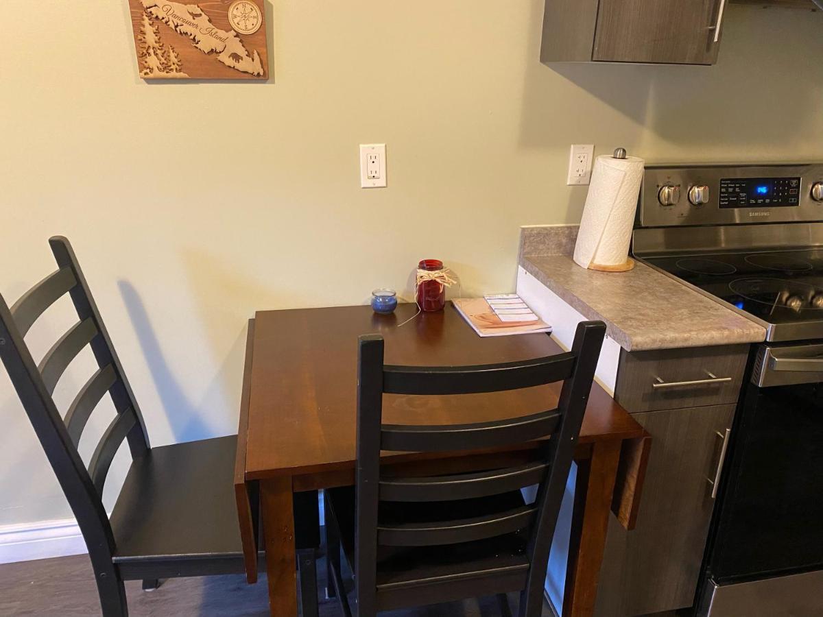 1 Bedroom Suite In Langford. Victoria Esterno foto